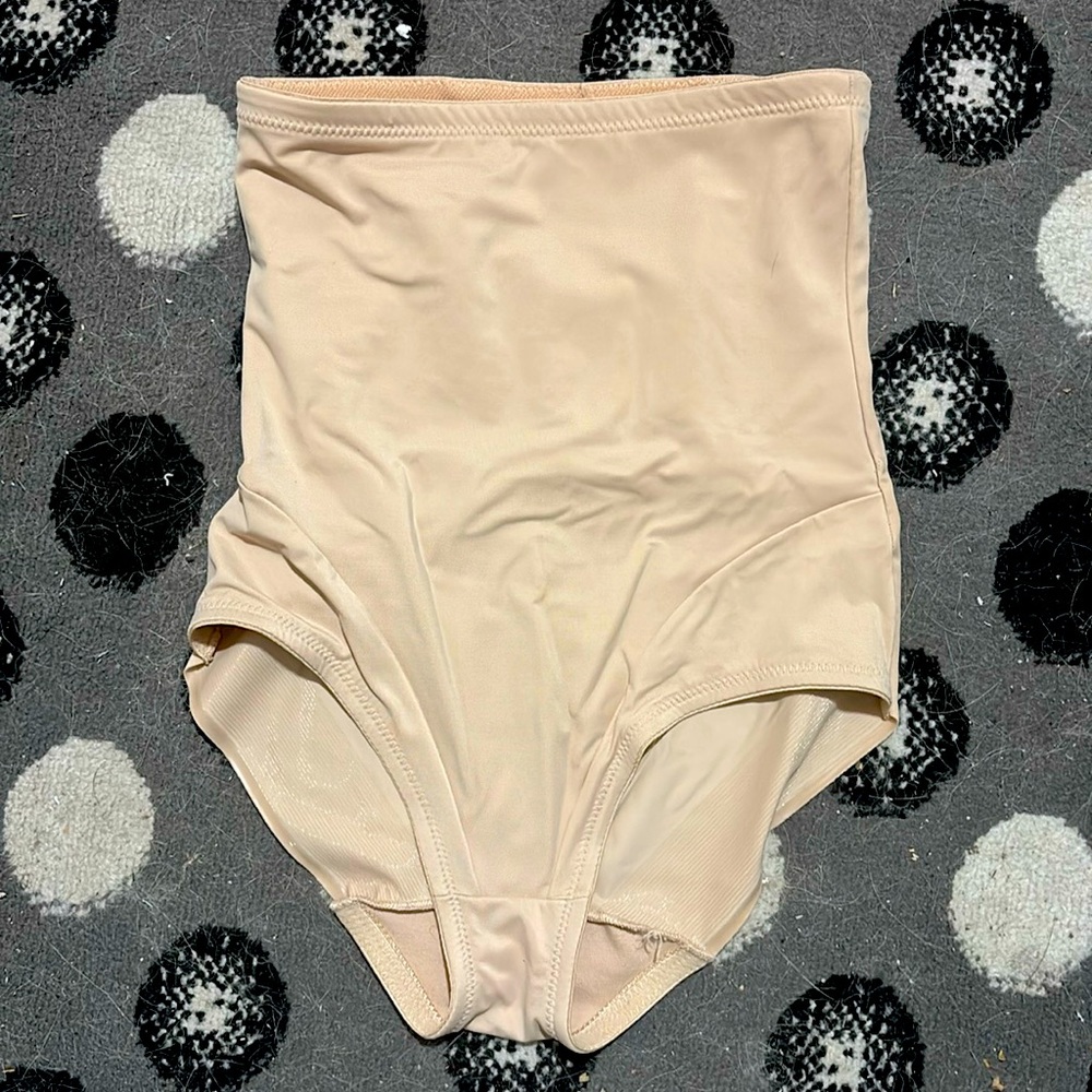 NWOT shape wear